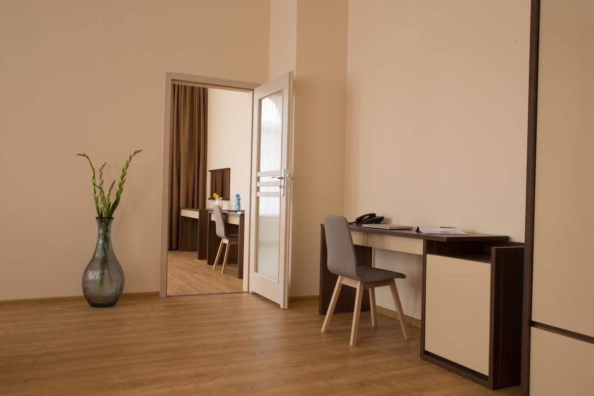 Glas-Hotel 4* Zary  Exterior photo